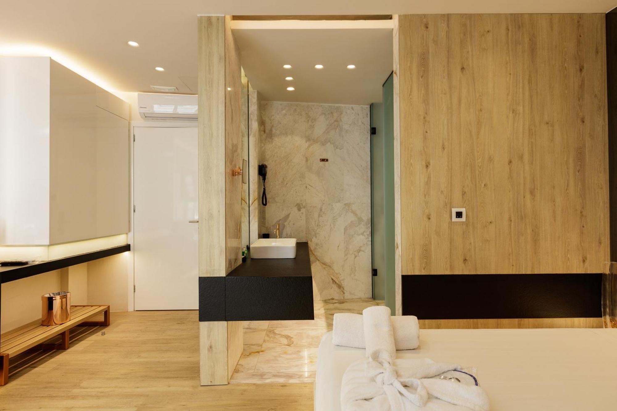 Junior Suite met Zijdelings Uitzicht op Zee